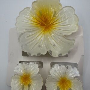 Flower Hair clip 3pcs 1big 2 small perfect for daily use